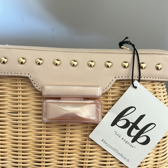 BTB Los Angeles Mason Crossbody in Pink - Picture 9 of 13